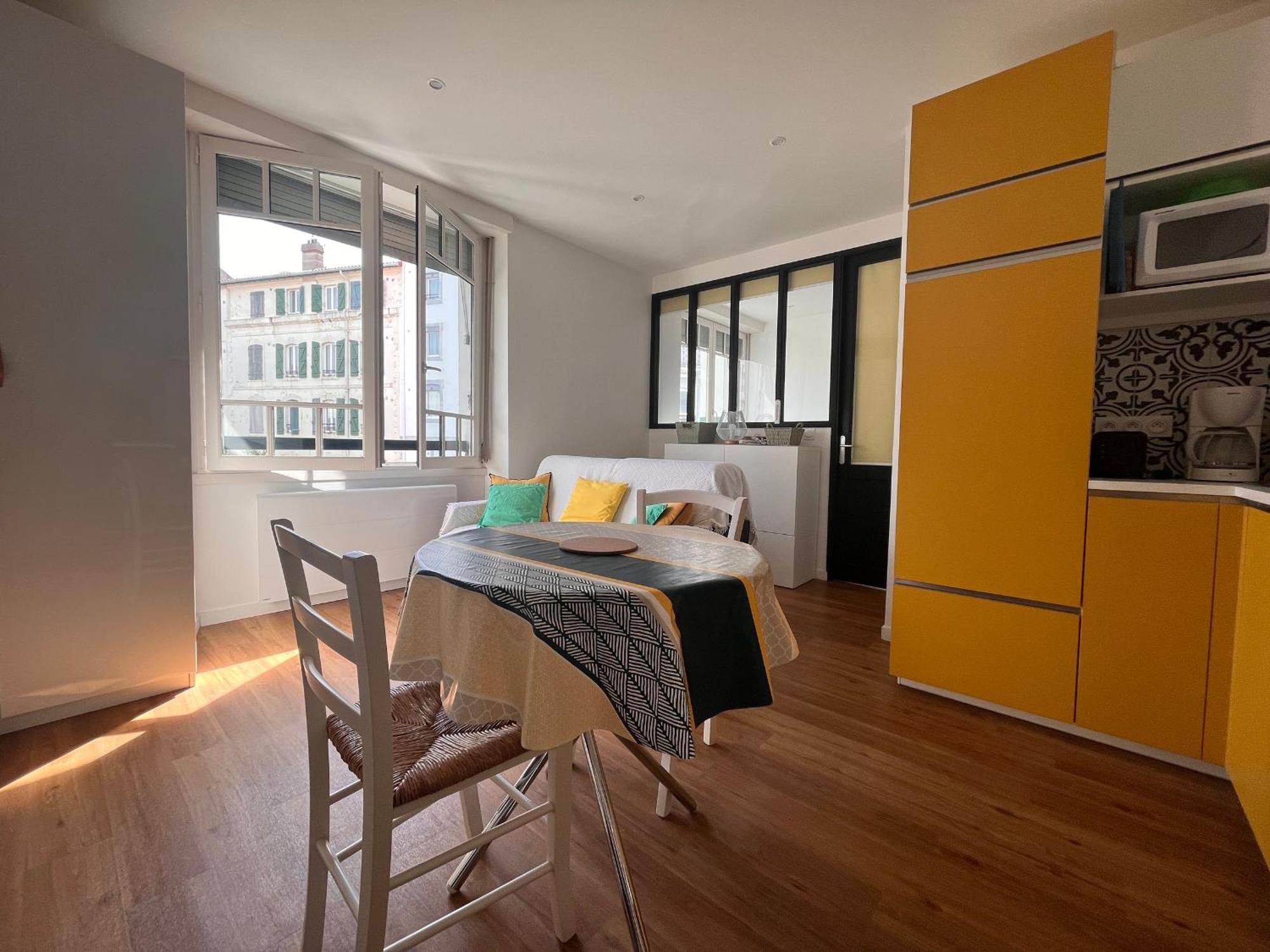Appartement Lumineux 1 Chambre Au Coeur De Saint-Jean-De-Luz, Proche Plage Et Halles - Fr-1-239-890 Exterior photo